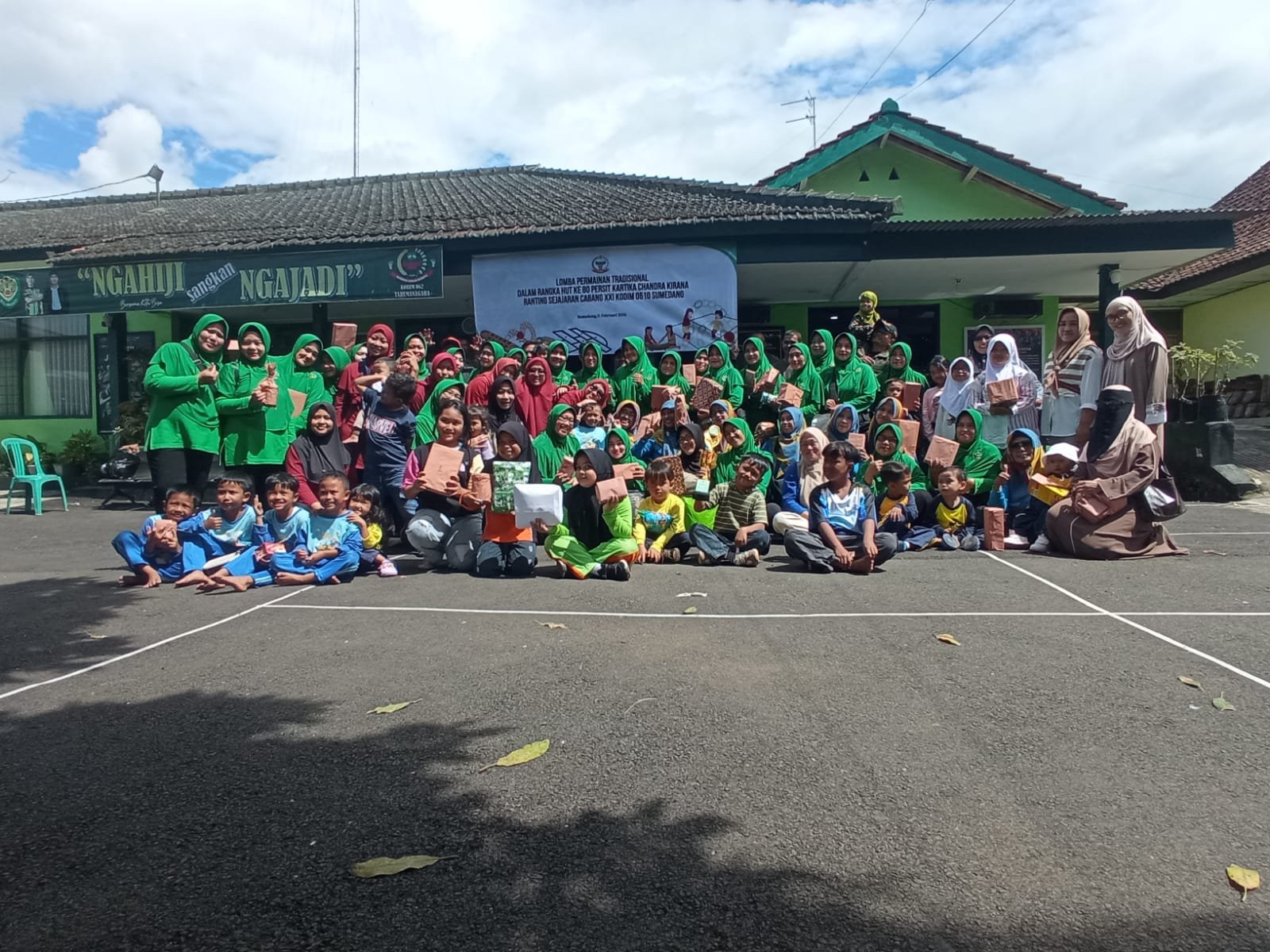 Inovasi Persit Koramil Tanjungsari Ajak Anak Lawan Dampak Gadget Lewat Permainan Tradisional