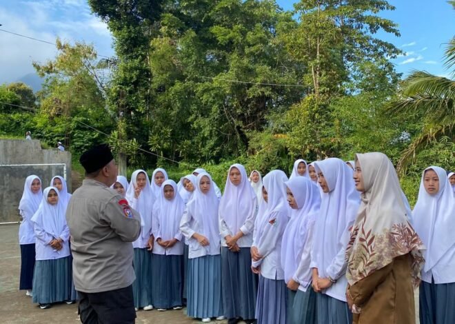 Polsek Sukawening Tekankan Disiplin dan Pencegahan Kenakalan Remaja di SMA dan SMP IT Futuhiyah