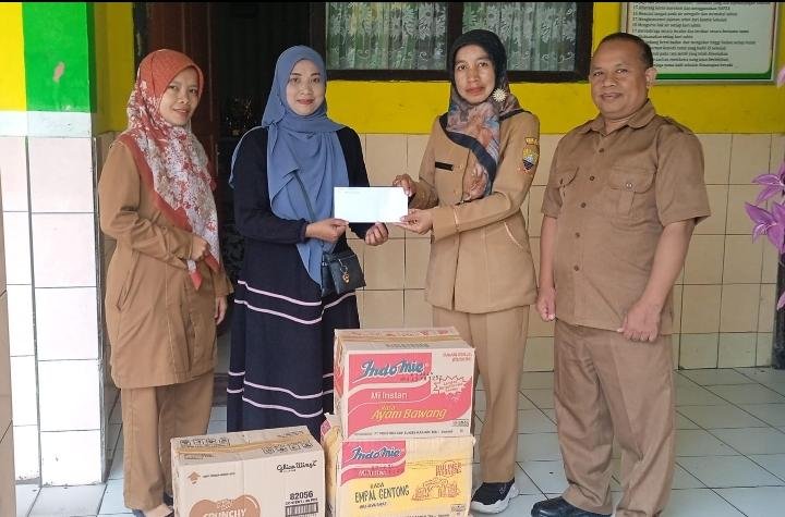 SDN Mariuk Dua Kali Salurkan Bantuan untuk Korban Musibah Cisarua