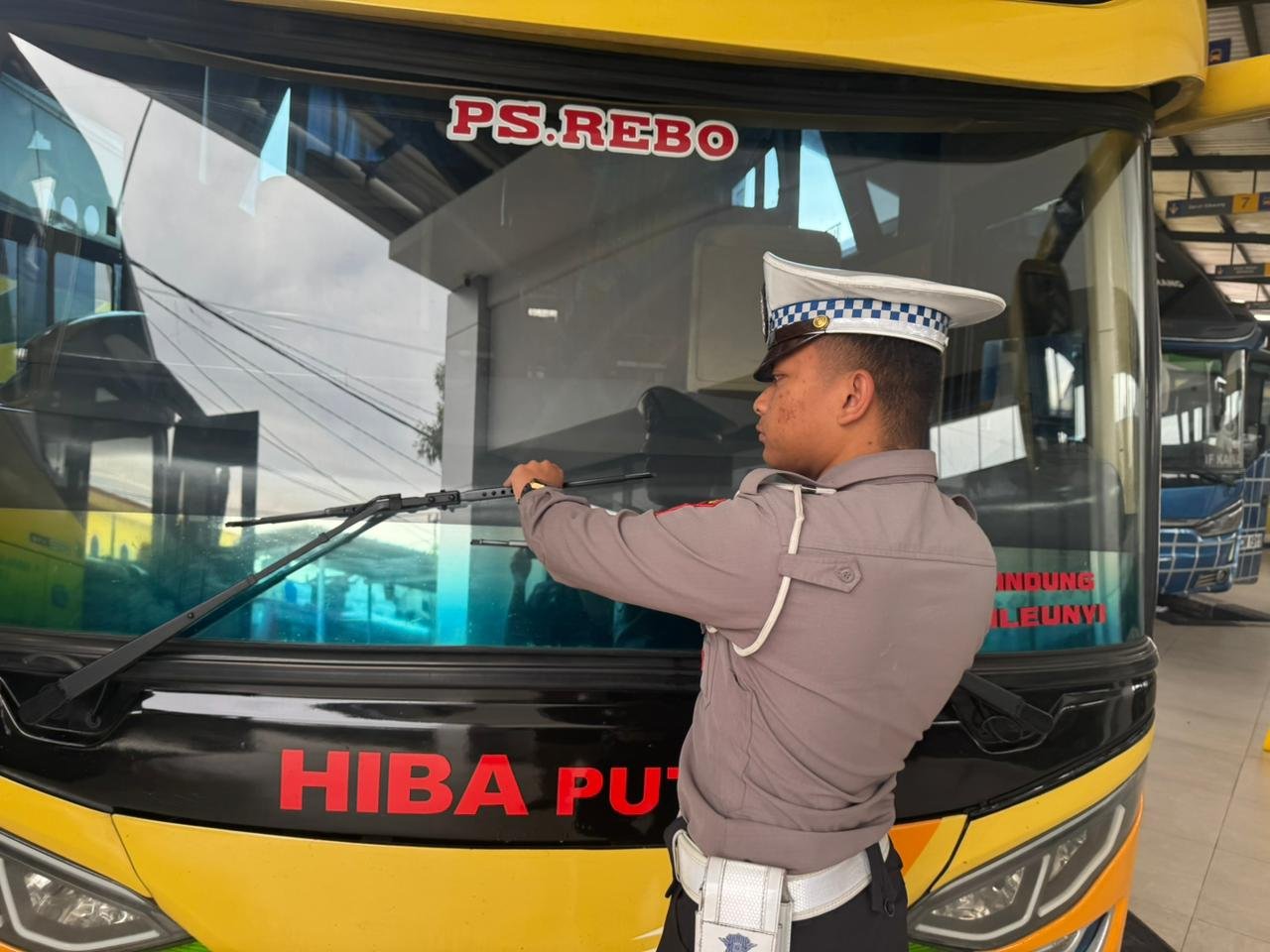 Operasi Keselamatan Lodaya 2026, Satlantas Polres Garut Gelar Ramp Check Bus di Terminal Guntur