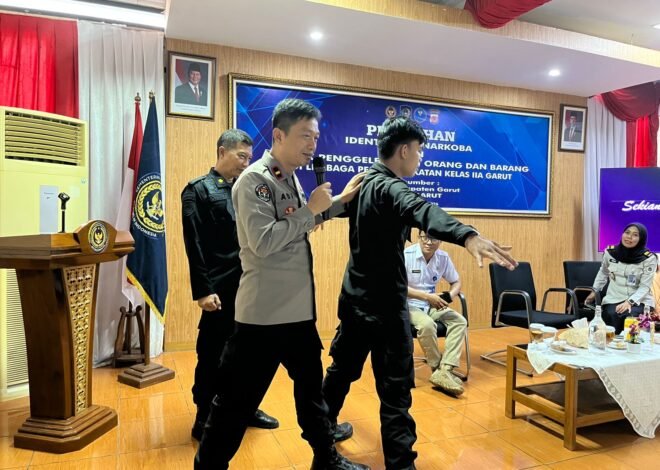 Perkuat Deteksi Dini Narkoba, Kasi Humas Polres Garut Isi Pelatihan Penggeledahan di Lapas Garut