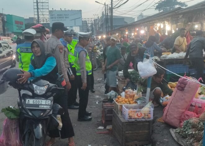 Polres Serang Tertibkan Pedagang dan Parkir Liar di Pasar Ciruas, Lalu Lintas Kembali Lancar