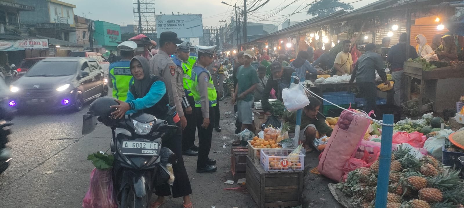 Polres Serang Tertibkan Pedagang dan Parkir Liar di Pasar Ciruas, Lalu Lintas Kembali Lancar