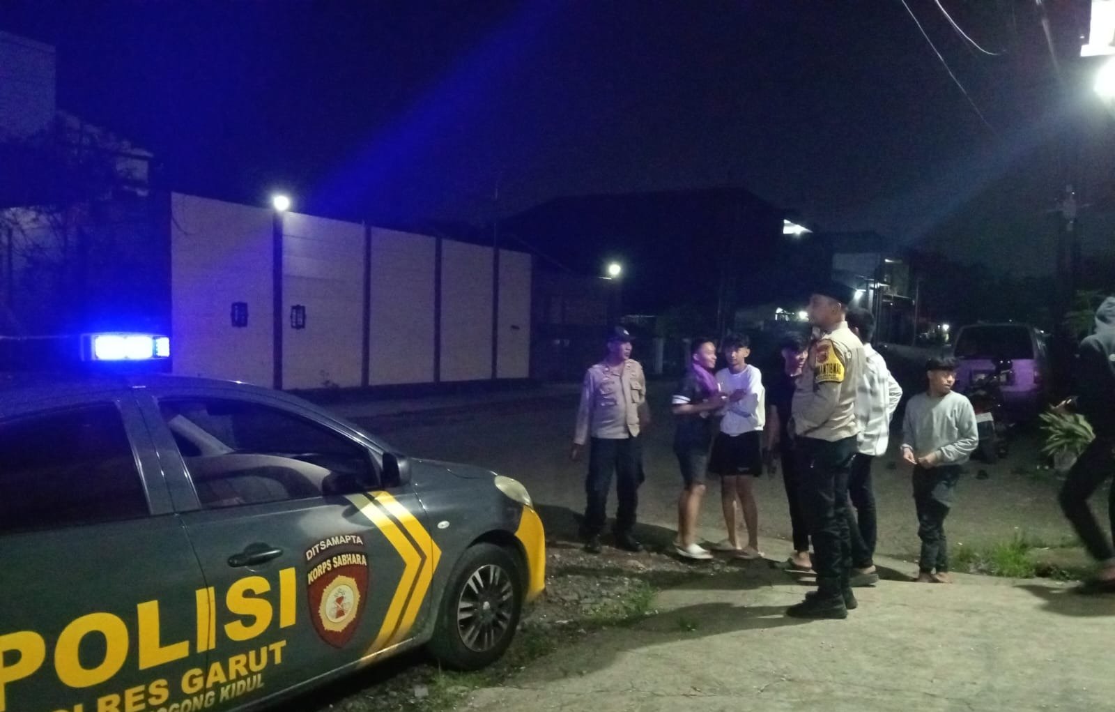 Polsek Tarogong Kidul Patroli Usai Tarawih, Antisipasi Perang Petasan dan Perang Sarung