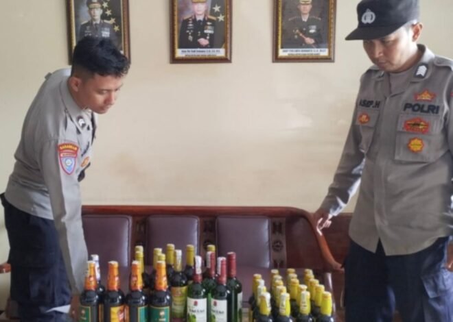 Cipta Kondisi Jelang Ramadhan, Polsek Pasirwangi Sita 36 Botol Miras dari Rumah Warga