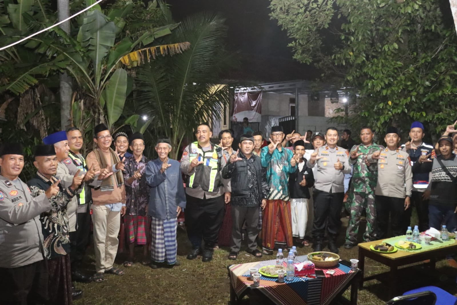 Silaturahmi Kamtibmas di Mancak, Wakapolres Cilegon Ajak Warga Perkuat Ronda Malam