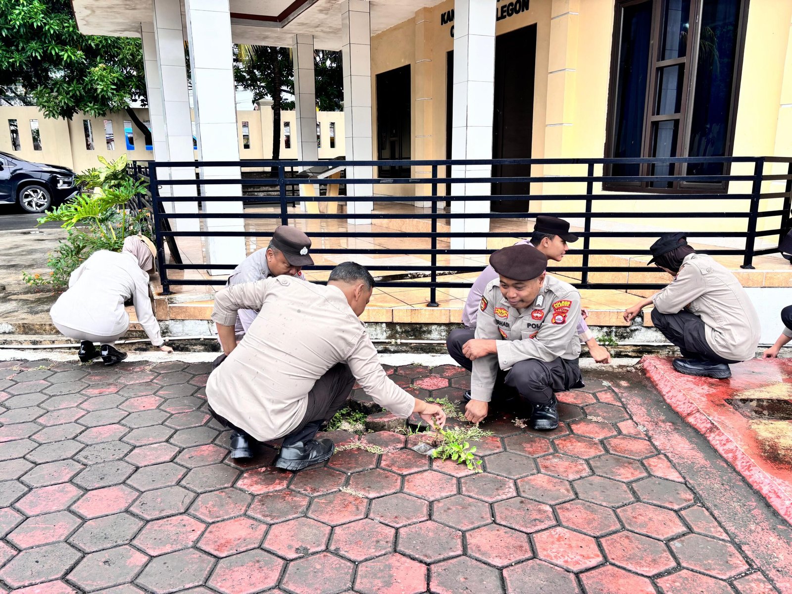 Program ASRI Polres Cilegon, Personel Bersihkan Mako Demi Lingkungan Kerja Sehat