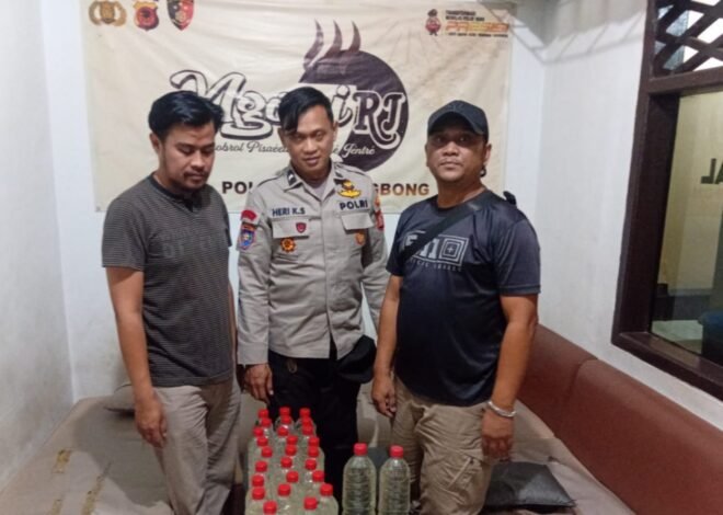 Cipta Kondisi Ramadan, Polsek Malangbong Amankan 28 Botol Miras CIU di Garut