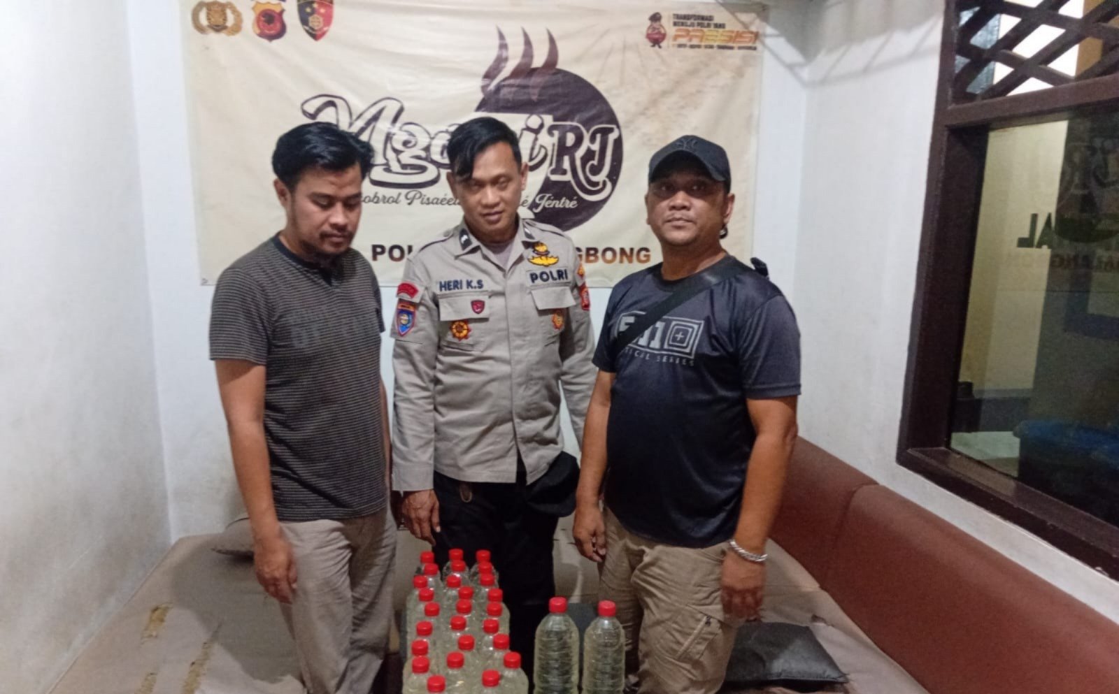 Cipta Kondisi Ramadan, Polsek Malangbong Amankan 28 Botol Miras CIU di Garut