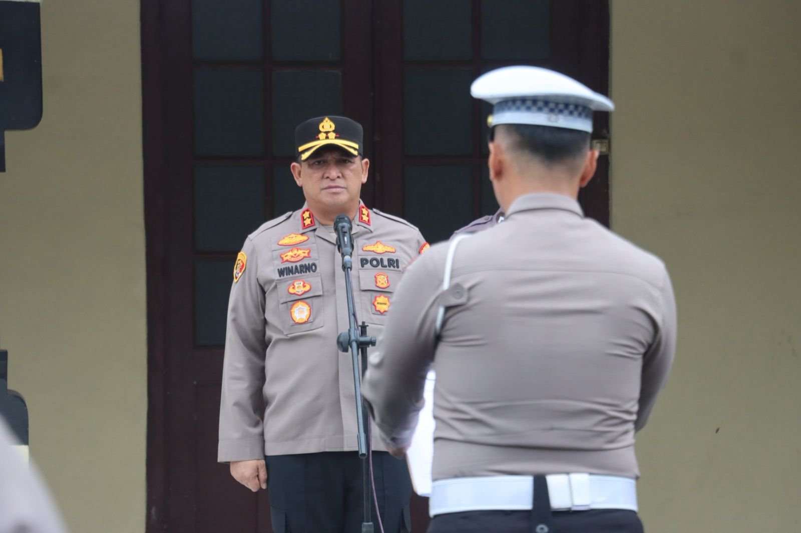 Wakapolresta Serang Kota Pimpin Apel Pagi, Tekankan Kedisiplinan Personel serta tingkatkan Patroli