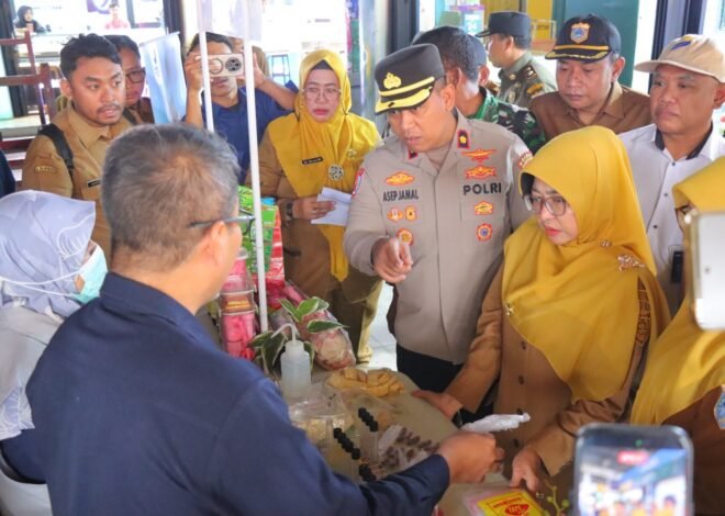 POLRES SERANG LAKSANAKAN PENGAMANAN JALUR ANTISIPASI PEDAGANG DAN PARKIR LIAR DI DEPAN PASAR CIRUAS