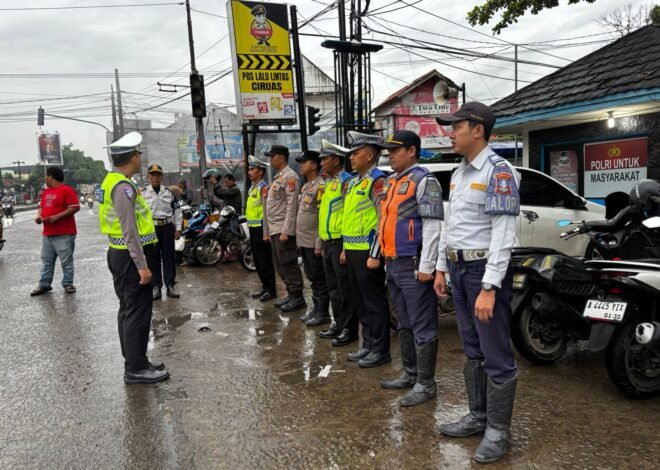 Polres Serang Laksanakan Pengamanan Jalur Antisipasi Pedagang Dan Parkir Liar di Depan Pasar Ciruas