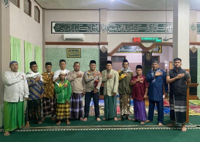 Safari Ramadhan Polsek Bungbulang, Pererat Silaturahmi dan Bagikan Al-Qur’an di Masjid Jami Babussalam