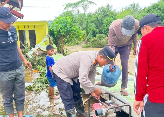 Gotong Royong Besama Warga ,Bersihkan Negeri 2 Pasca Banjir