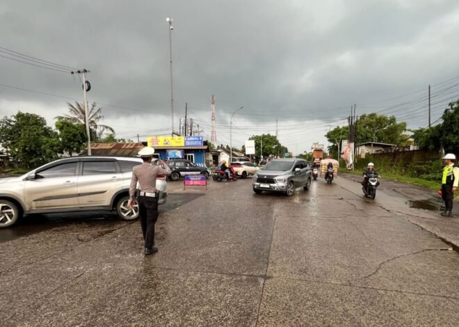 Unit Lantas Polsek Ciwandan Laksanakan Pengaturan Arus Lalin di Simpang Beringin