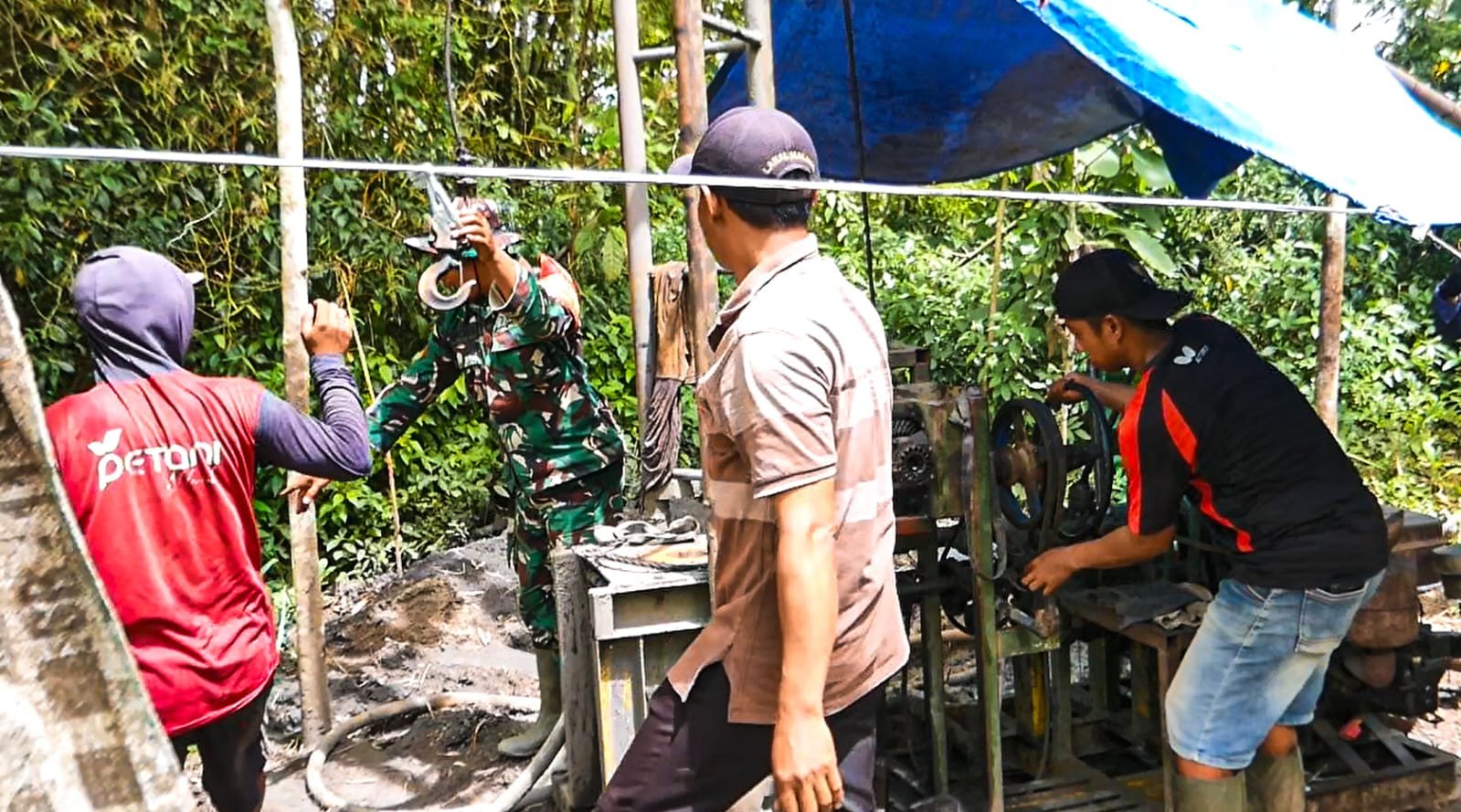 TMMD ke-127 Kodim 0808/Blitar Bangun Sumur Bor untuk Warga