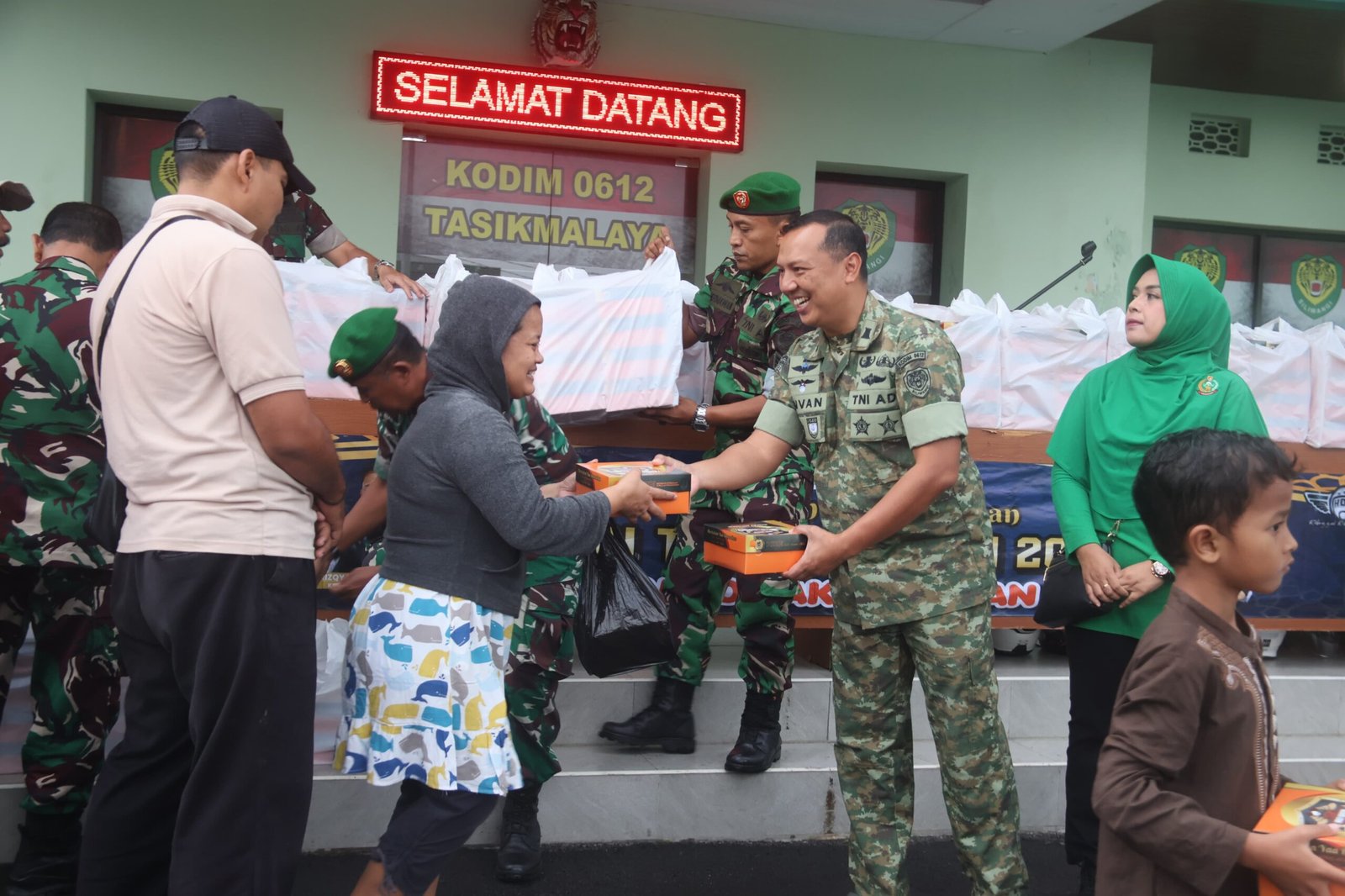 Jumat Bukan Sekadar Hari, Tapi Gerakan: Persit KCK Cabang XXIII Kodim 0612/Tasikmalaya Tebar Berkah di Markas Sendiri