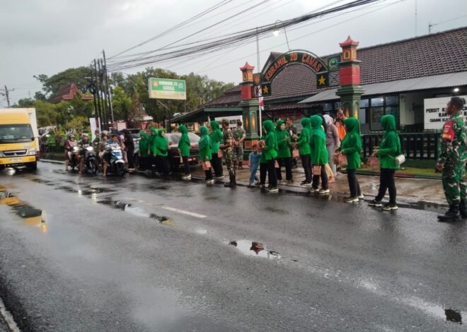 Kodim 0723/Klaten dan Persit Berbagi Takjil Ramadhan 1447 H, Perkuat Kemanunggalan TNI-Rakyat
