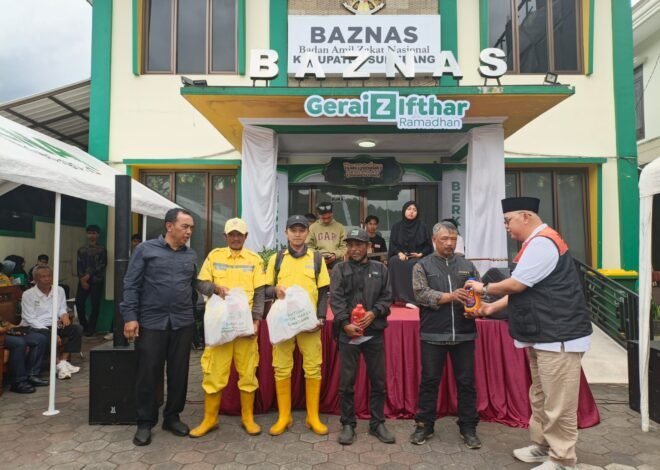 BAZNAS Sumedang Salurkan 300 Paket Sembako untuk Pasukan Kuning DLH Jelang Idul Fitri