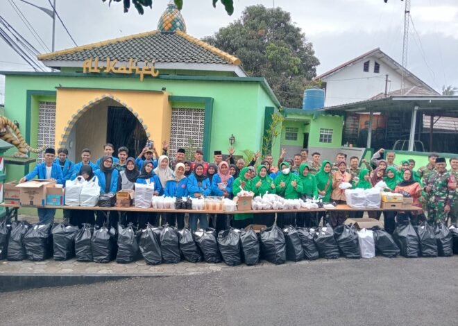 Kolaborasi Hebat di Bulan Suci: Koramil Tanjungsari, Mahasiswa dan Santri Berbagi 4.500 Takjil Sambil Serukan Perdamaian