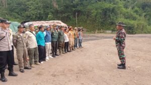 (kapten.Infantri Agus Hermawan memimpin Apel/foto.doc Koramil 1004 tanjungsari)