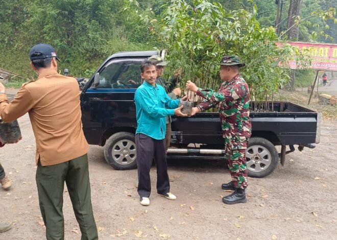 Ngabuburit Hijaukan Alam! TNI–Polri, Perhutani dan Relawan Tanam 200 Pohon di Bekas Longsor Cigendel