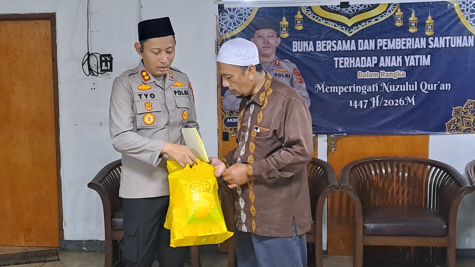 Hangatkan Ramadhan, Kapolres Sumedang Gelar Buka Puasa Bersama dan Santuni Anak Yatim dalam Peringatan Nuzulul Qur’an