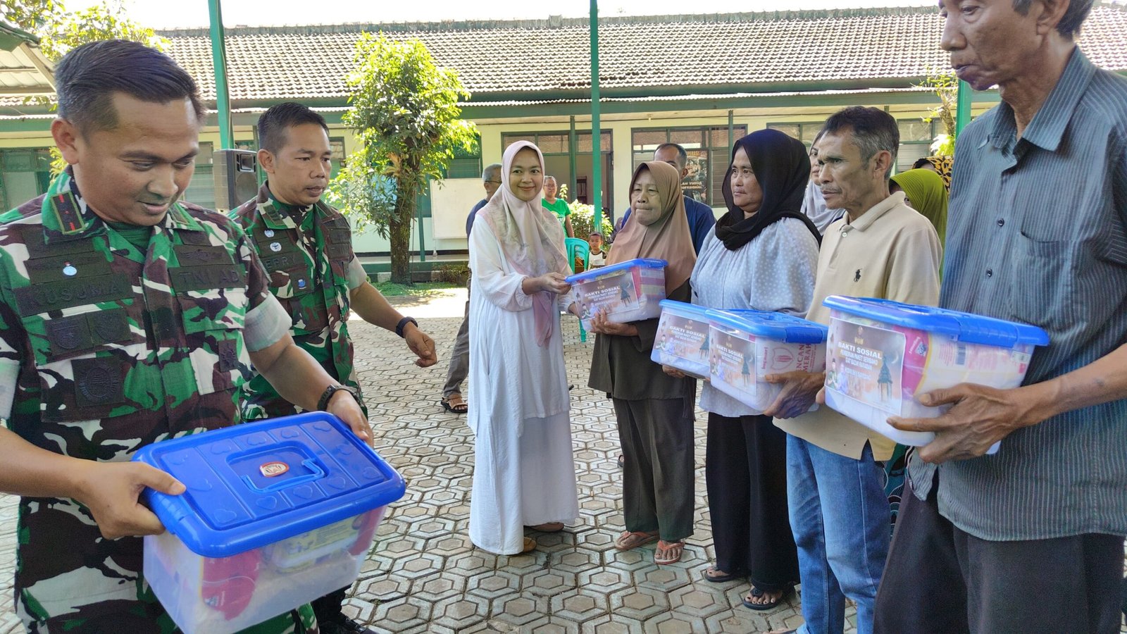 Kodim 0610/Sumedang Gelar Bazar Ramadan 2026, Dandim Berbagi Sembako dan Dorong UMKM Warga
