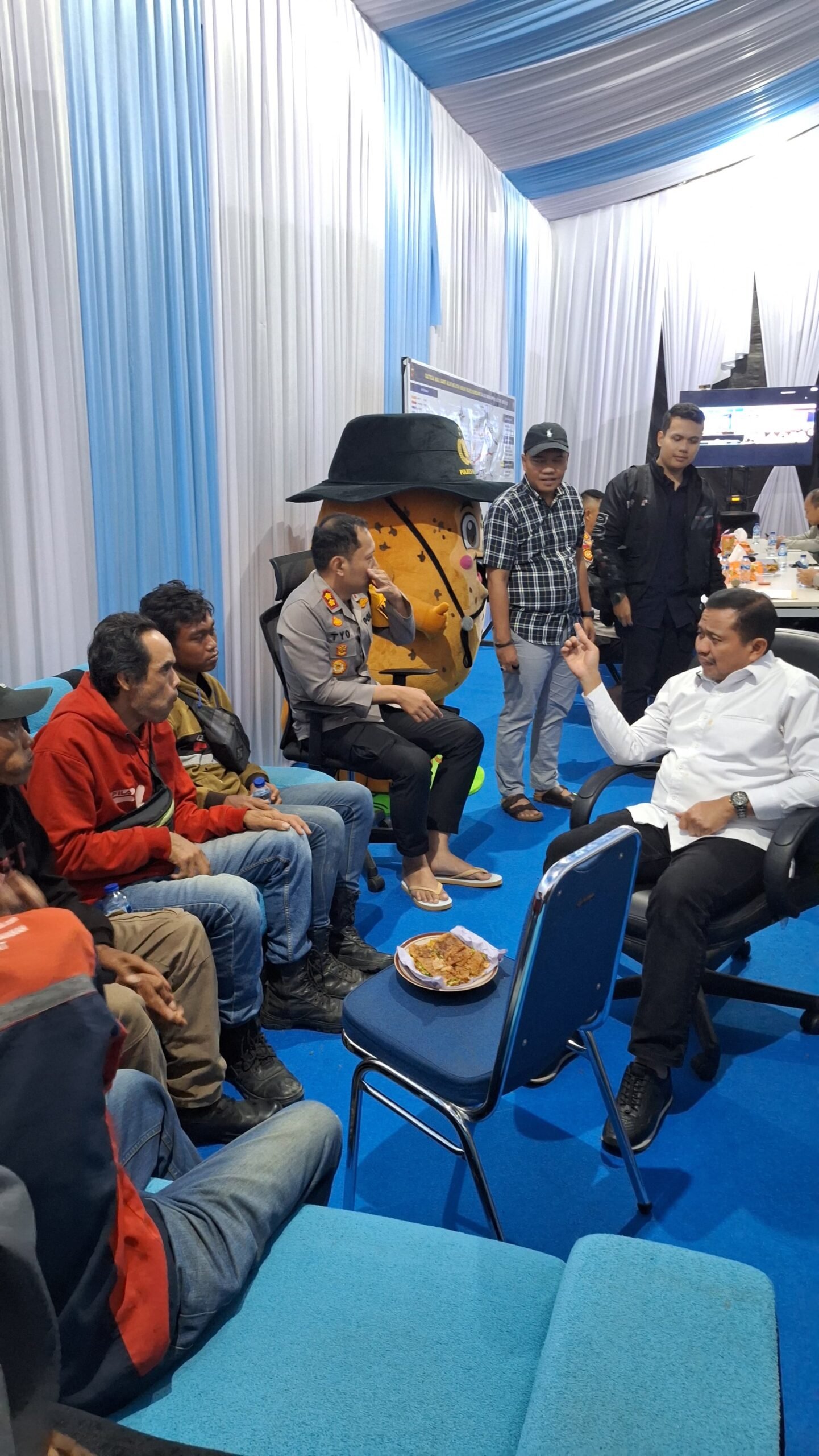 Lima Warga Sumedang yang Terlantar di Papua Akhirnya Pulang, Bupati Dony: Jadi Pelajaran Agar Waspada Tawaran Kerja