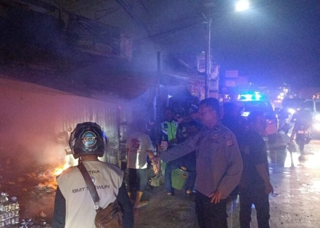 Kebakaran Ruko Kelontongan di Paseh Sumedang, Dua Orang Alami Luka Bakar