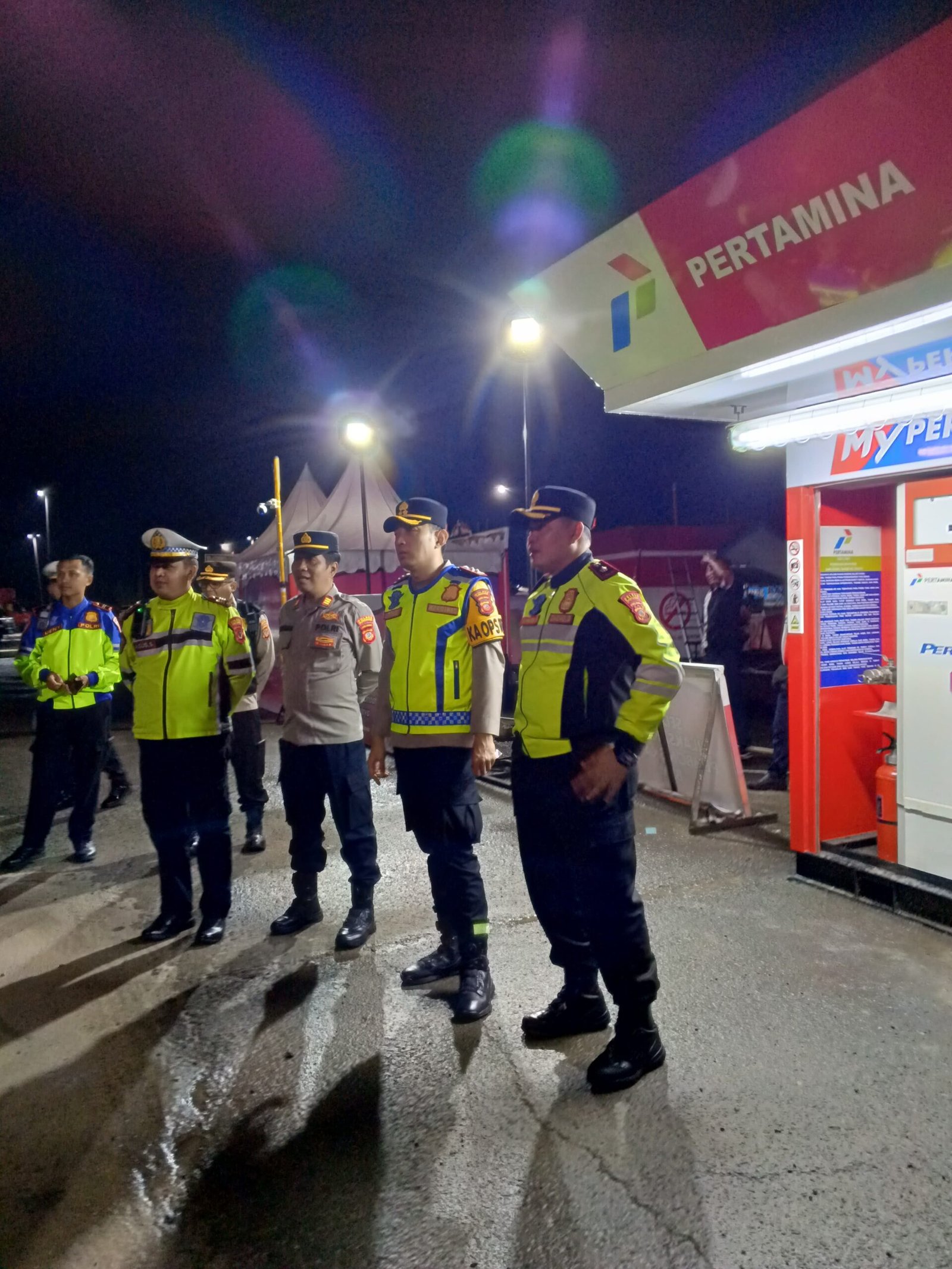 Kapolres Sumedang Monitoring One Way dan Cek Pos Pelayanan di Tol Cisumdawu, Arus Balik Terpantau Lancar