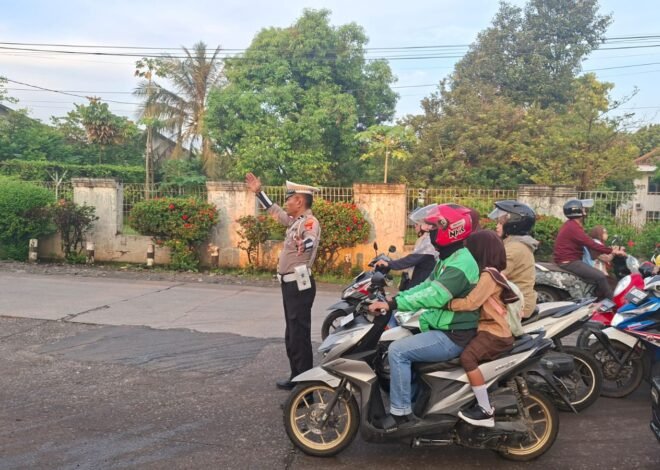 Hadir di Tengah Masyarakat, Lantas Polsek Jatiluhur Gencarkan Pengaturan Lalu Lintas Demi Kelancaran Arus Kendaraan