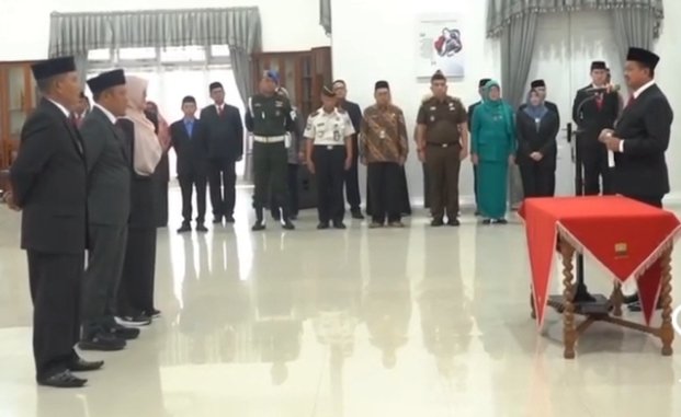 Cetak Sejarah, Bupati Sumedang Lantik Pejabat Wanita Pertama sebagai Kasatpol PP