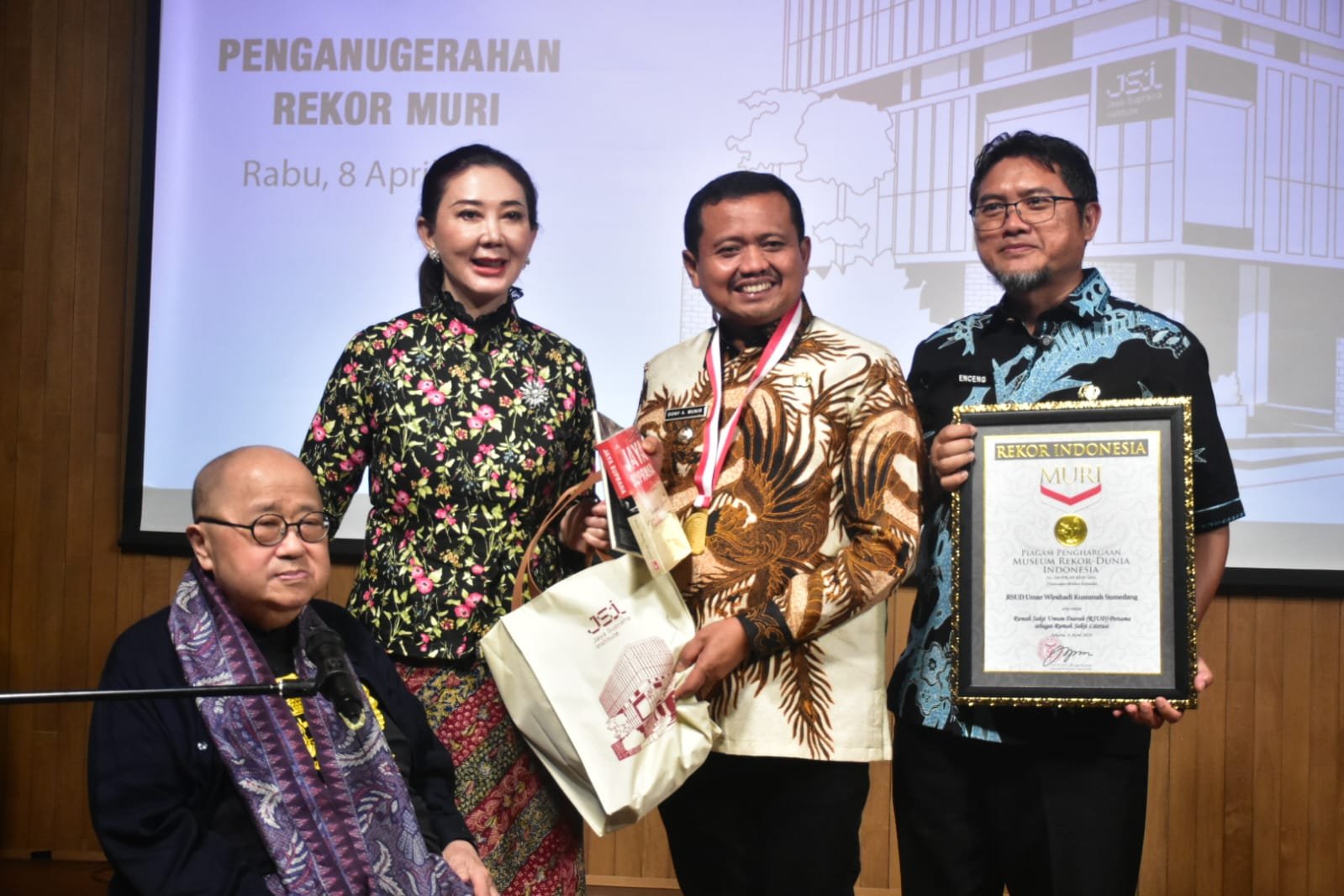 RSUD Umar Wirahadikusumah Sumedang Ukir Rekor MURI, Pelopor Rumah Sakit Literasi Pertama di Indonesia