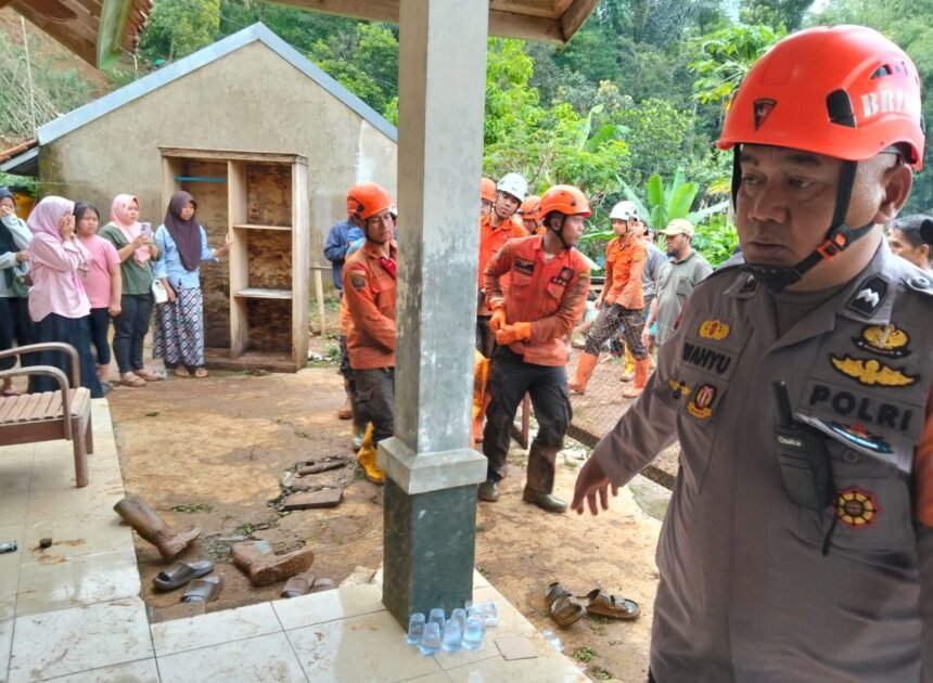 Evakuasi Longsor di Sumedang Selatan, Korban Ditemukan Setelah Pencarian Intensif