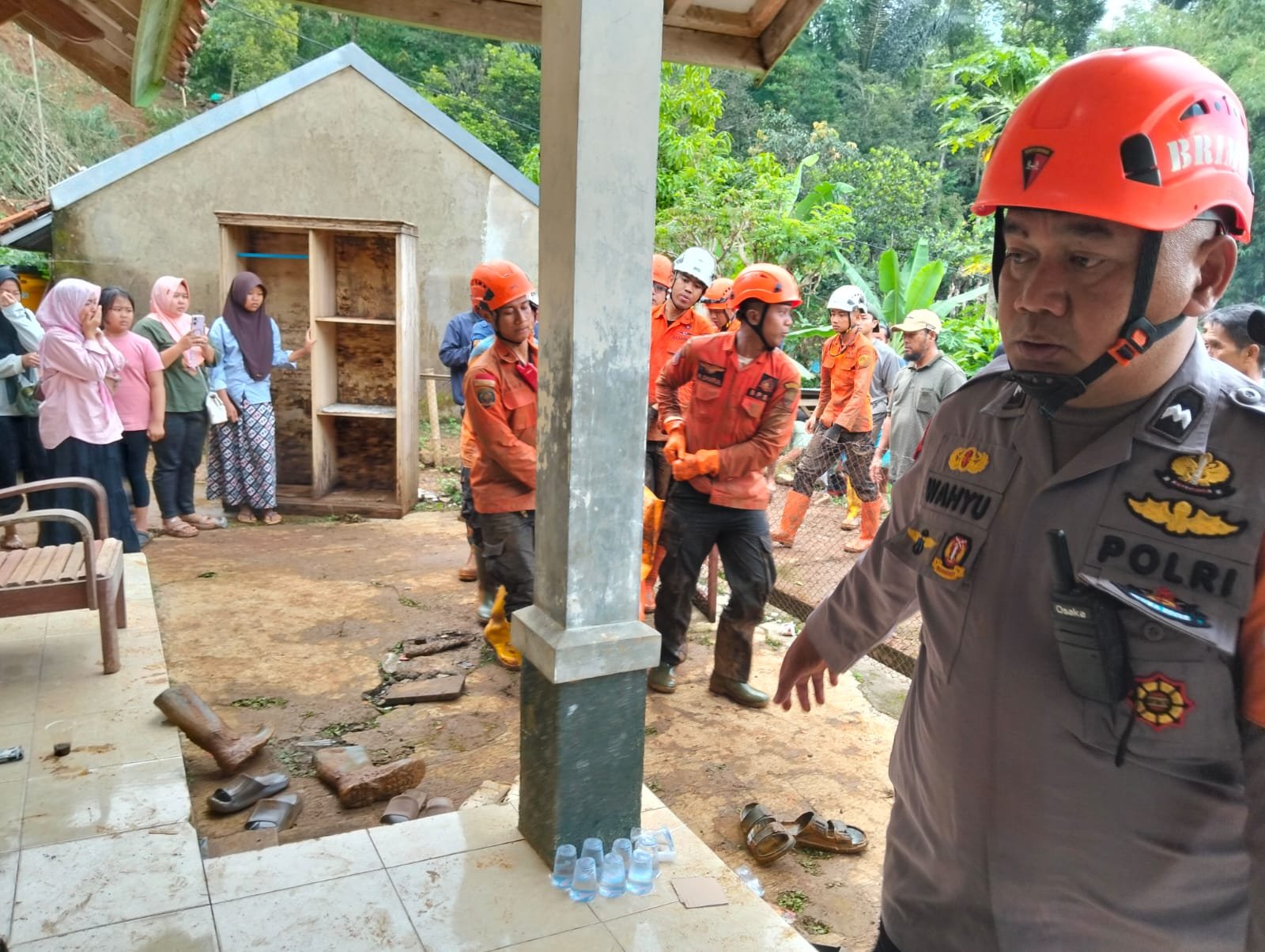 Evakuasi Longsor di Sumedang Selatan, Korban Ditemukan Setelah Pencarian Intensif