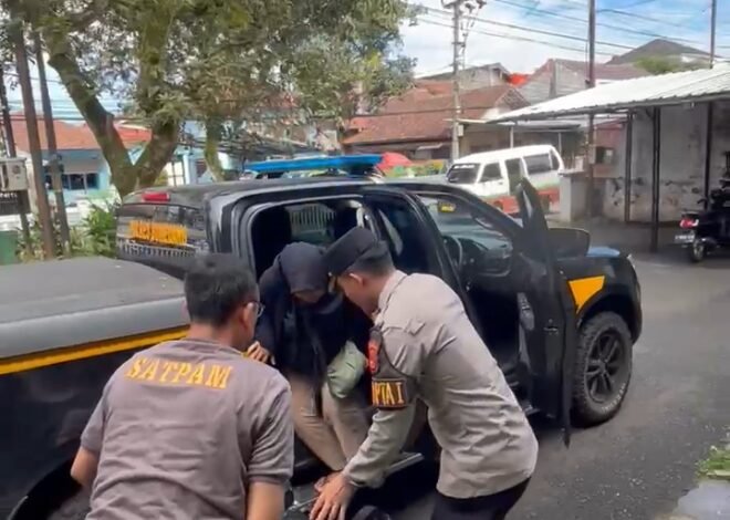 Polres Sumedang Respons Cepat, Ibu Hamil Kontraksi Dikawal ke Puskesmas Situ