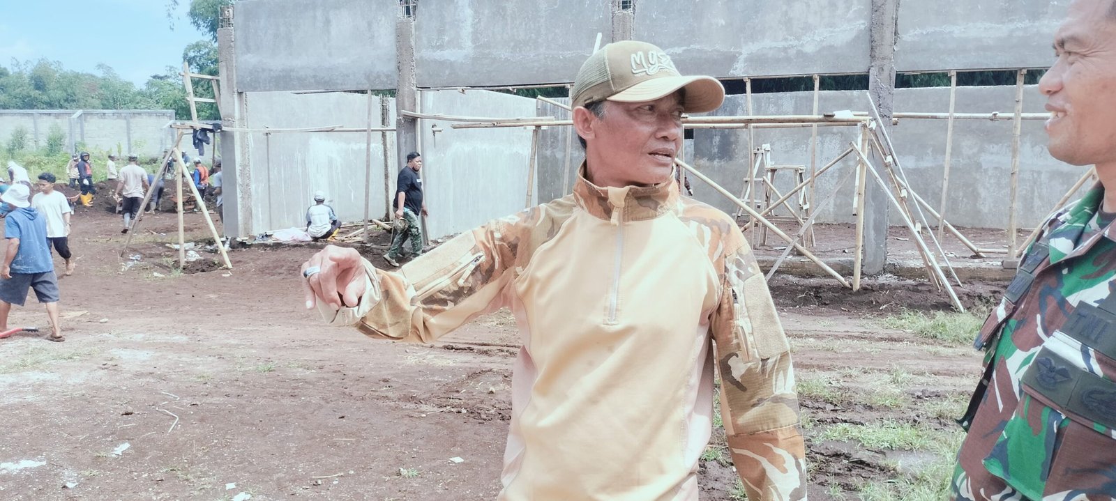 Semangat Gotong Royong Tak Terbendung, Ratusan Warga Gunung manik Percepat Pembangunan Koperasi Merah Putih