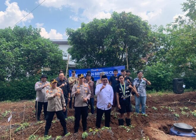 Polres Sumedang Dukung Ketahanan Pangan, Kapolres Tanam 500 Bibit Ubi Cilembu Bersama PMII
