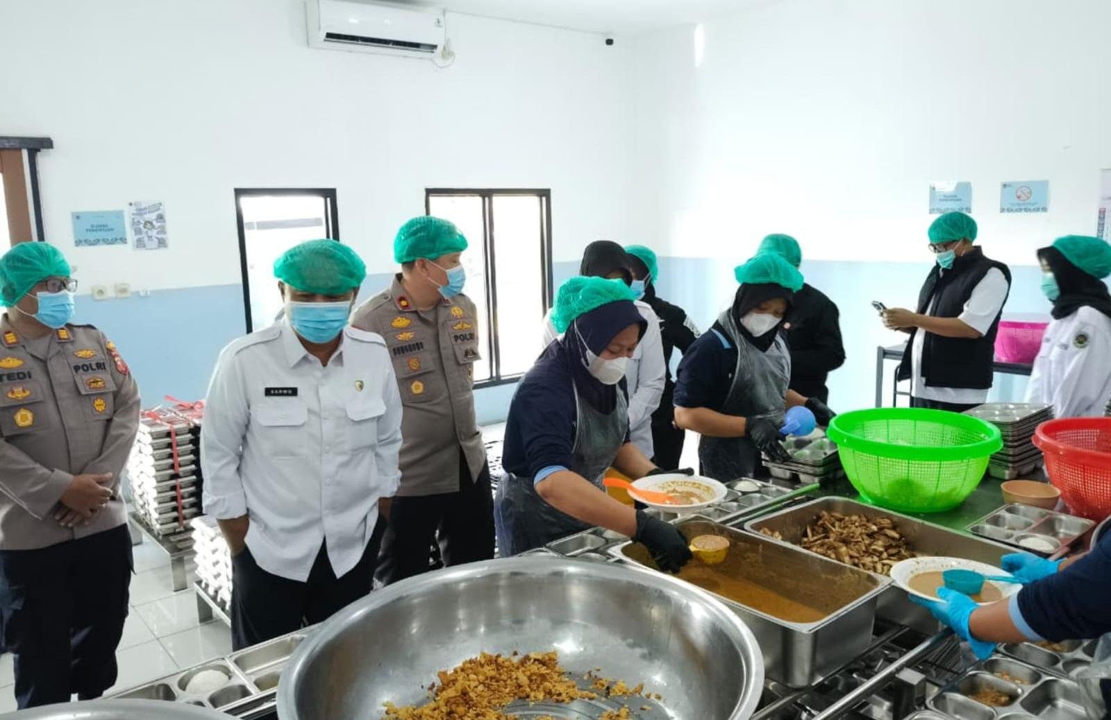 Kunjungan Tim Wasrik Itwasda Polda Jabar ke SPPG Paseh Kidul 2, Pastikan Program Makan Bergizi Gratis Berjalan Optimal