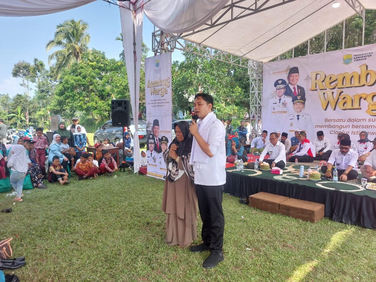 Bupati cianjur Turun Langsung Dalam Acara Kegiatan Rembug Warga Di Desa Pasir Baru Kecamatan Pagelaran Kabupaten Cianjur.