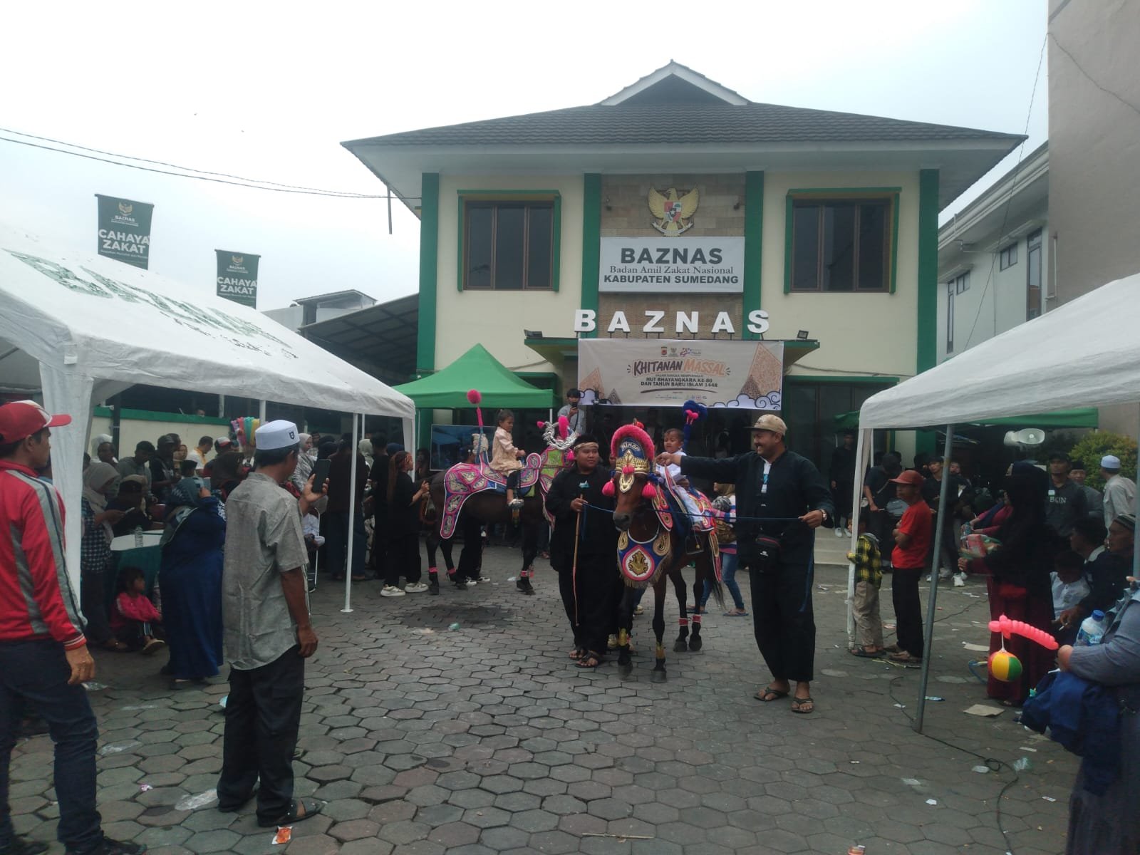 Khitanan Massal 85 Anak se-Kabupaten Sumedang, Wujud Kepedulian HUT Bhayangkara ke-80 dan Tahun Baru Islam 1448 H