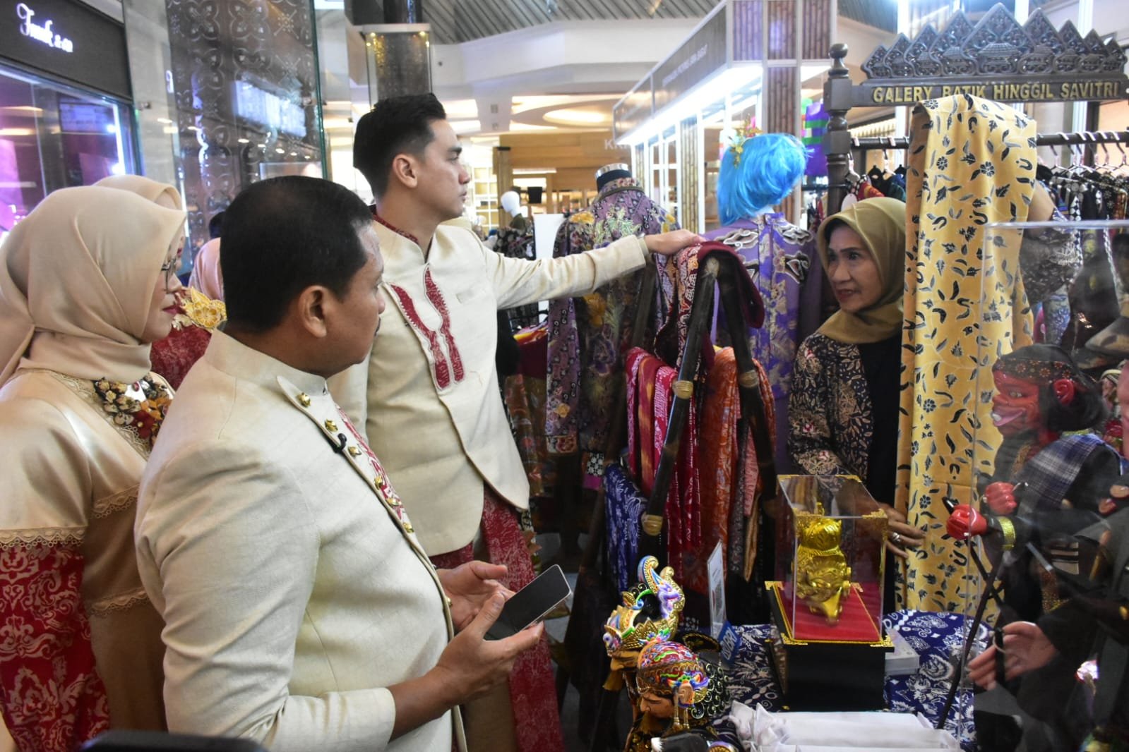 hasil karya pelaku UMKM dan perajin Sumedang