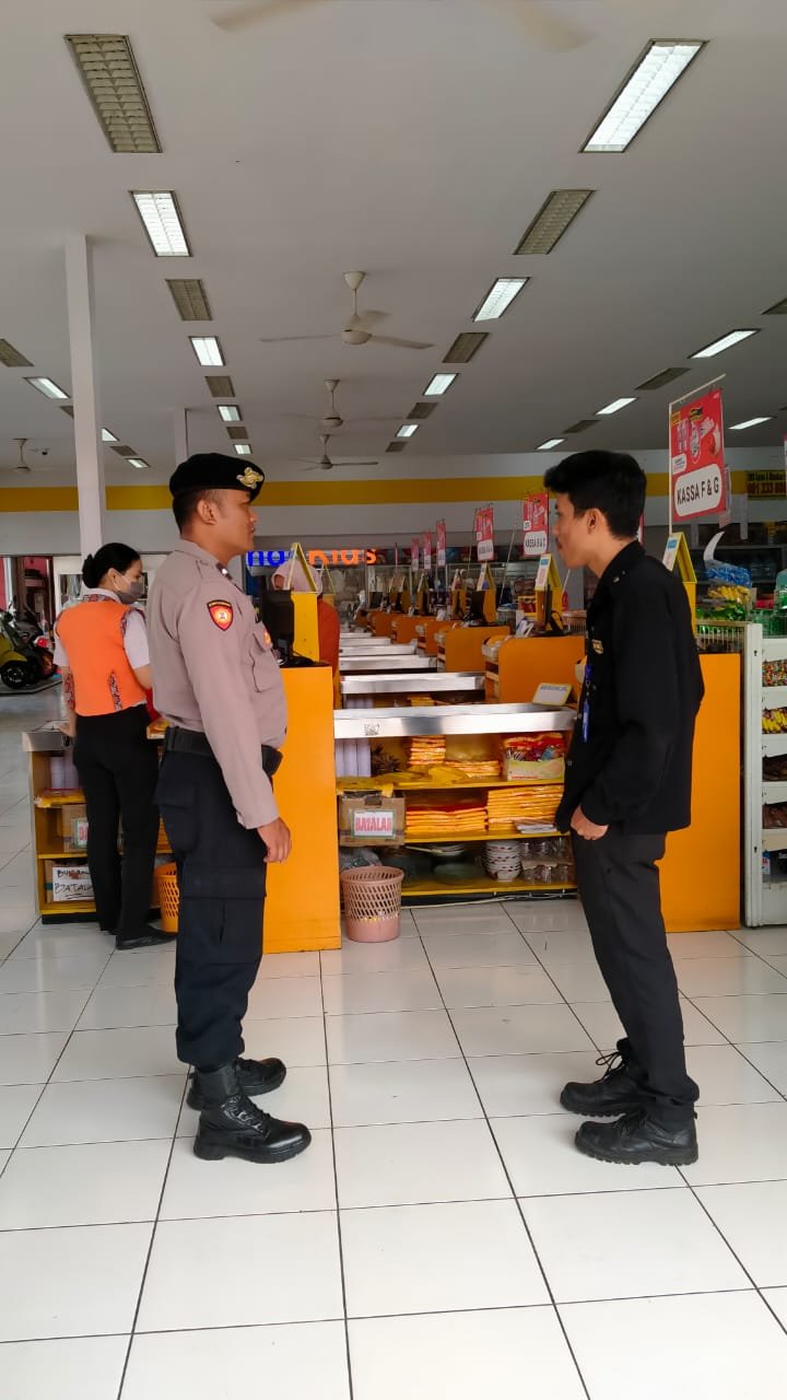 Patroli Humanis Polsek Katapang Sambangi Supermarket Borma, Perkuat Sinergi dengan Security Demi Ciptakan Situasi Kamtibmas Kondusif