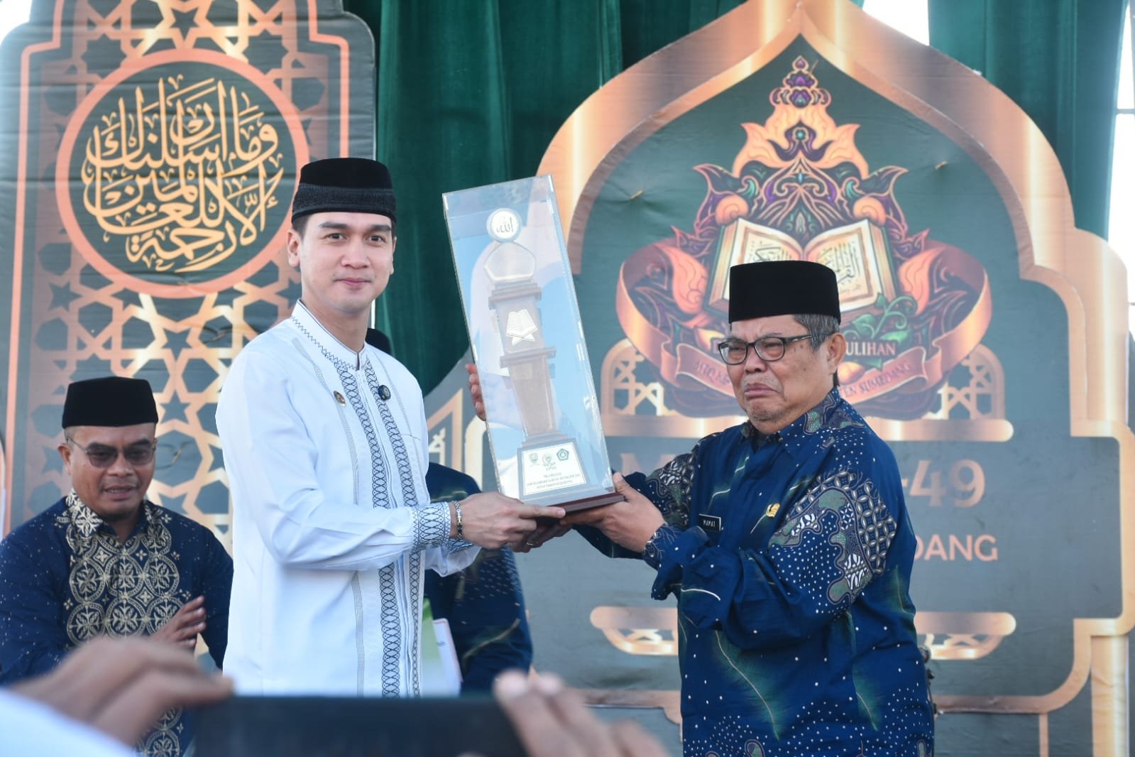Pamulihan Berjaya! Sabet Juara Umum MTQ ke-49 Kabupaten Sumedang, Wakil Bupati Serahkan Penghargaan