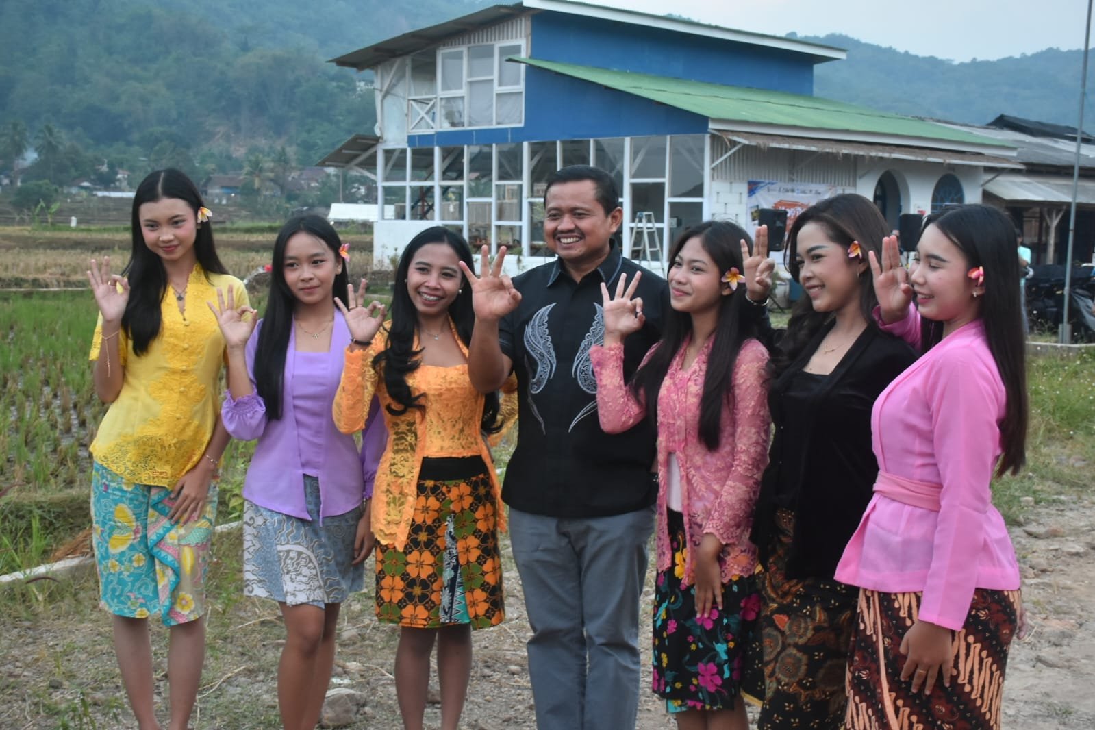 Bupati berharap lahir insan-insan kreatif yang mampu bersaing di tingkat nasional hingga internasional