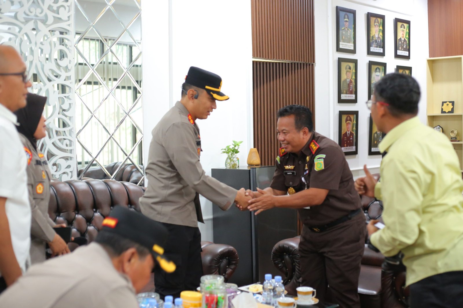 memperkuat sinergitas, koordinasi, komunikasi, dan kolaborasi antar lembaga penegak hukum.