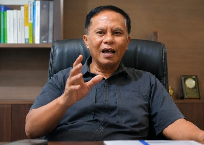 DLHK Sumedang Tingkatkan Penyiraman Tanaman Hadapi Musim Kemarau, Ajak Masyarakat Jaga Lingkungan