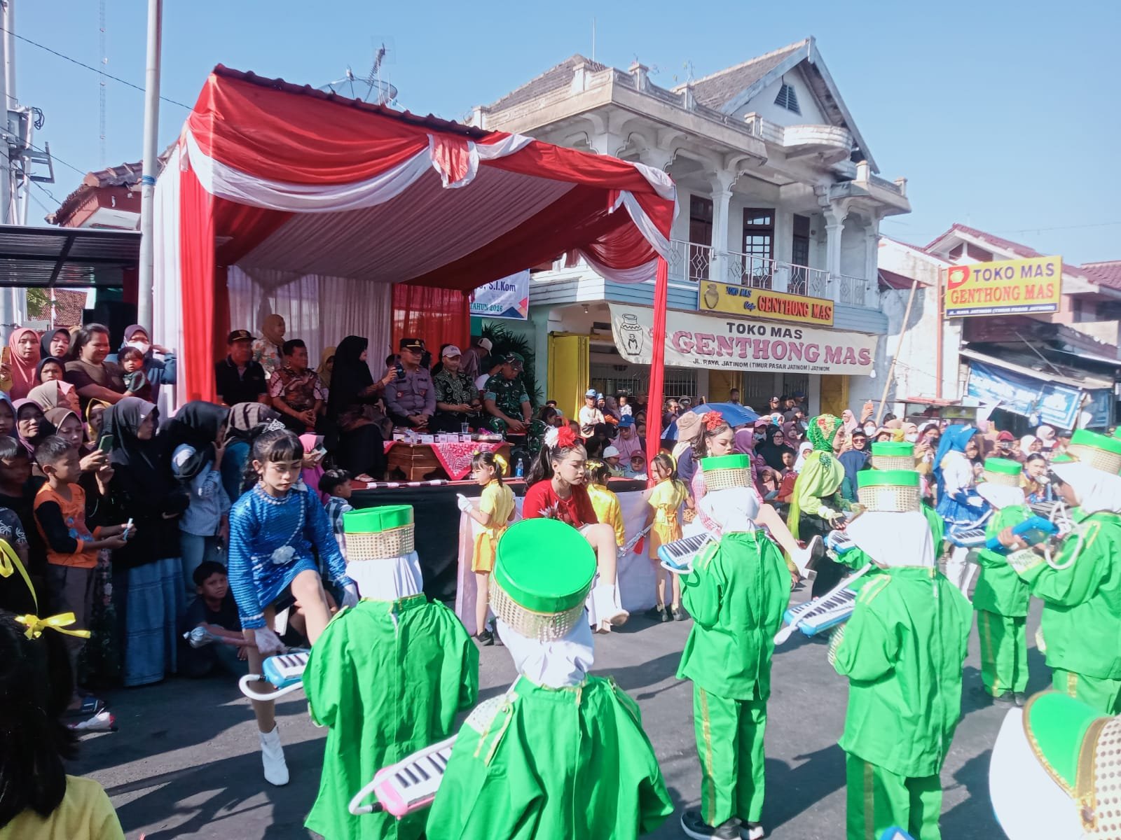 Parade Drumband Perayaan Yaa Qowiyyu 2026, Ribuan Warga Tumpah Ruah Meriahkan Tradisi Tahunan