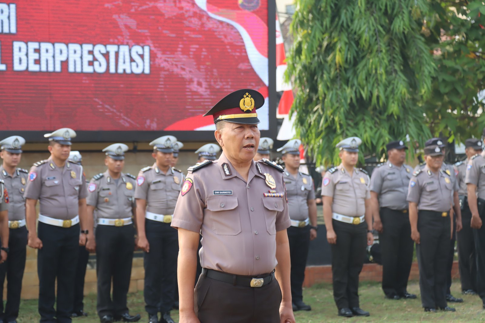 Dedikasi Berbuah Apresiasi, Kapolres Kebumen Naikkan Pangkat Satu Personel dan Ganjar Tiga Anggota Berprestasi